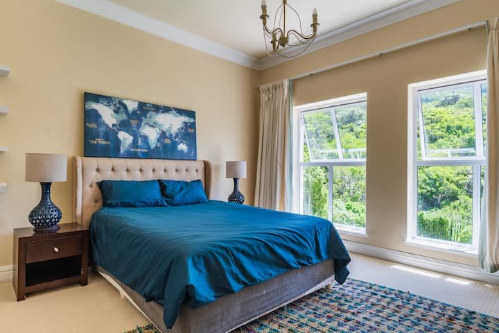 To Let 4 Bedroom Property for Rent in Hout Bay Western Cape